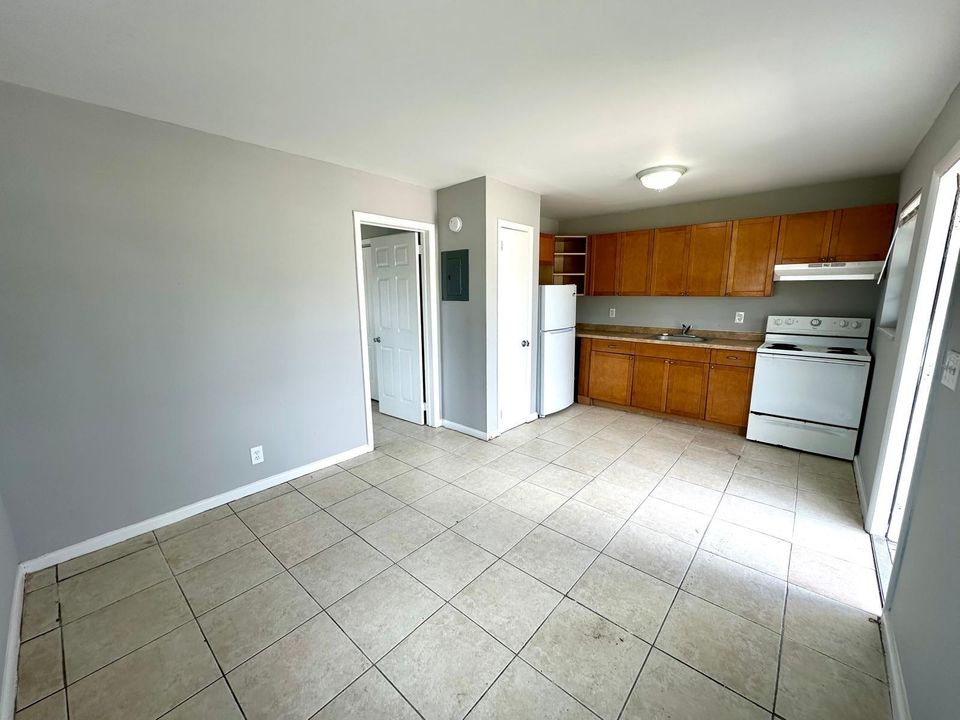 For Rent: $1,500 (1 beds, 1 baths, 650 Square Feet)