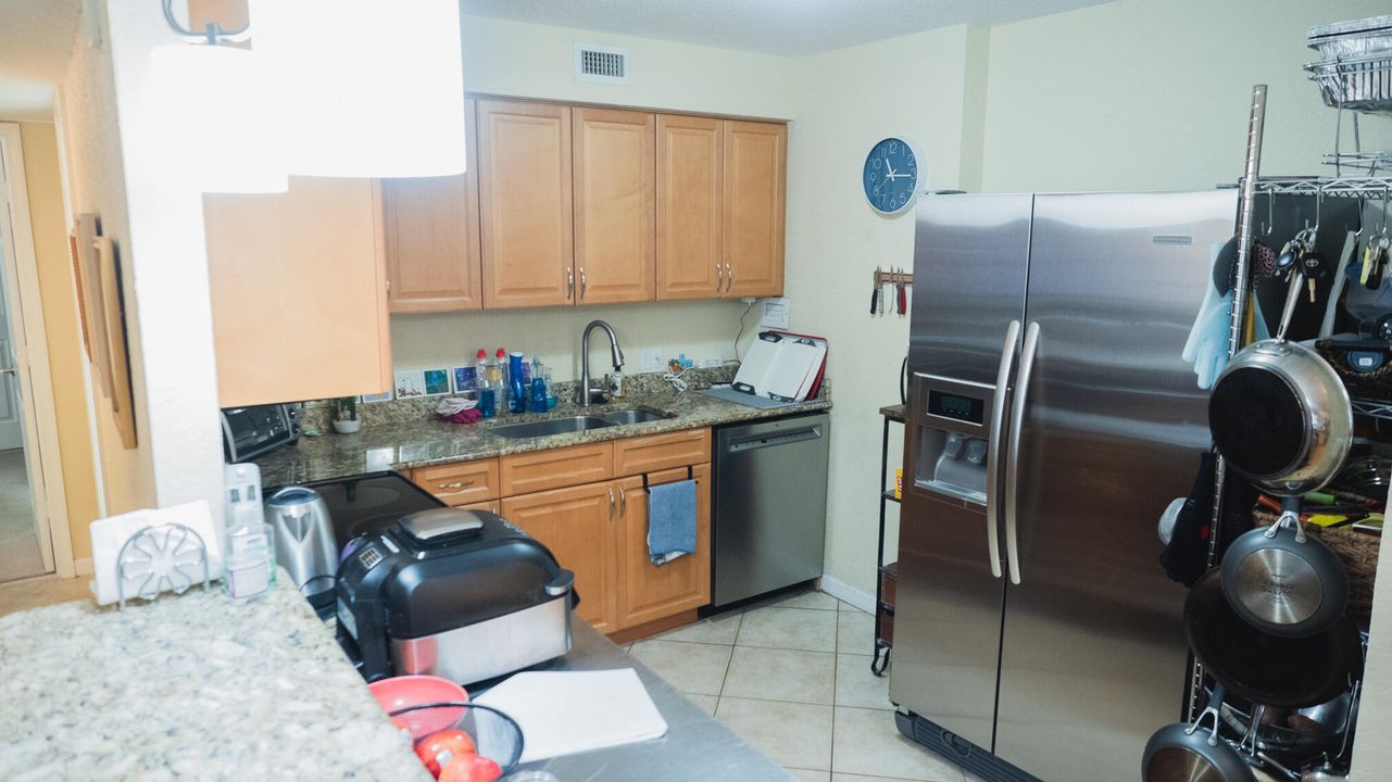 For Sale: $395,000 (2 beds, 2 baths, 1375 Square Feet)