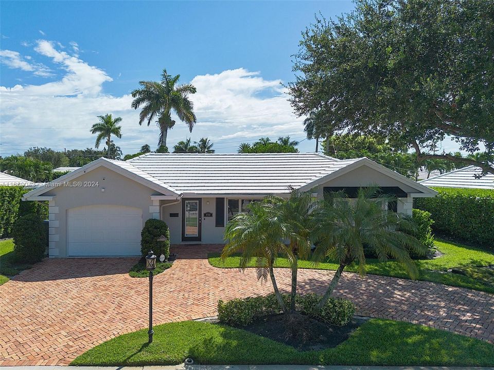 For Sale: $1,299,000 (3 beds, 2 baths, 2056 Square Feet)