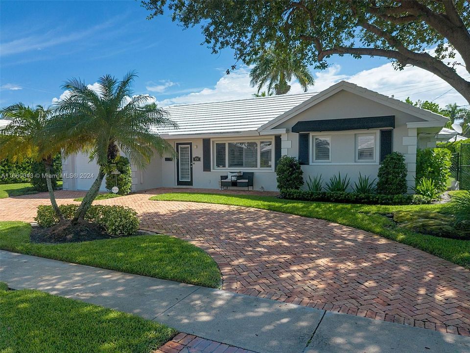 For Sale: $1,299,000 (3 beds, 2 baths, 2056 Square Feet)