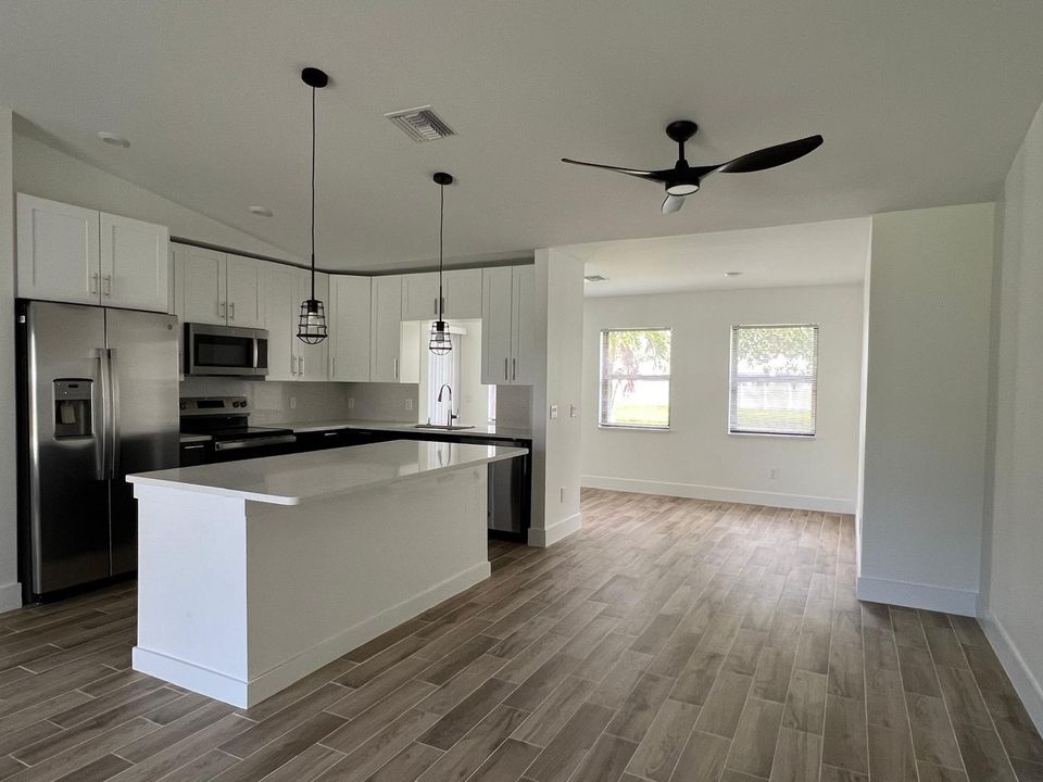 Active With Contract: $2,700 (3 beds, 2 baths, 1589 Square Feet)