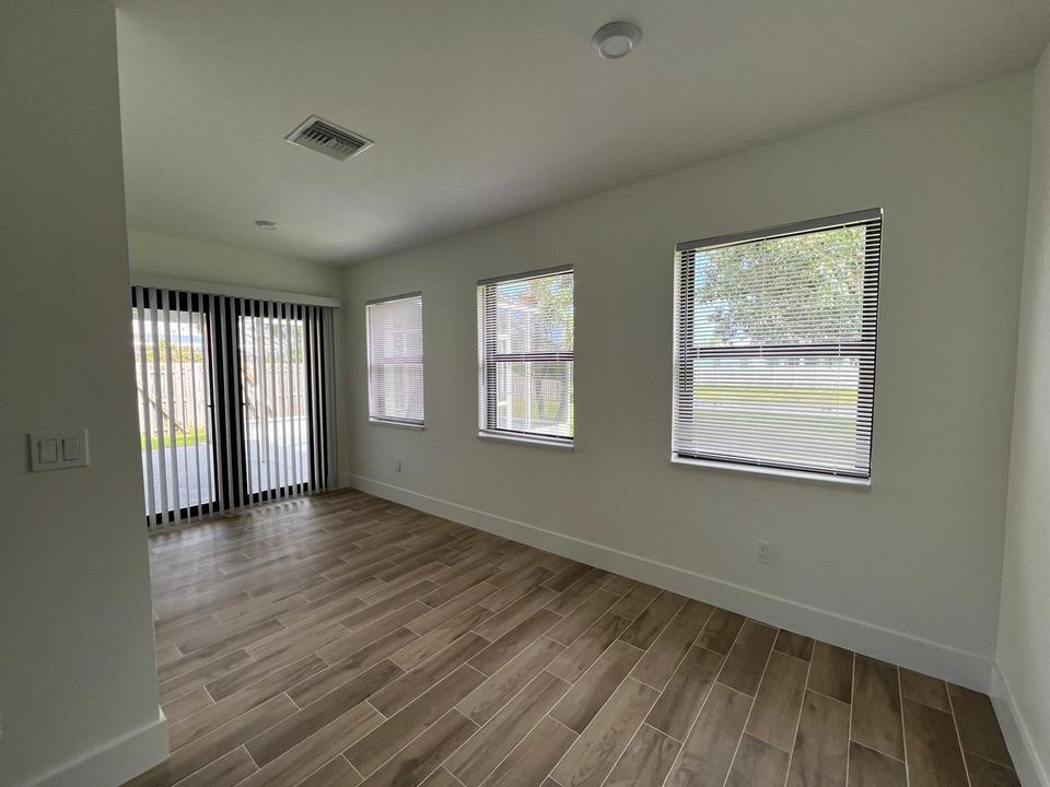 Active With Contract: $2,700 (3 beds, 2 baths, 1589 Square Feet)