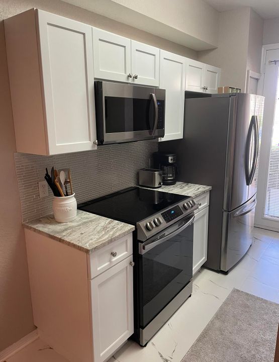 For Sale: $329,800 (1 beds, 1 baths, 815 Square Feet)