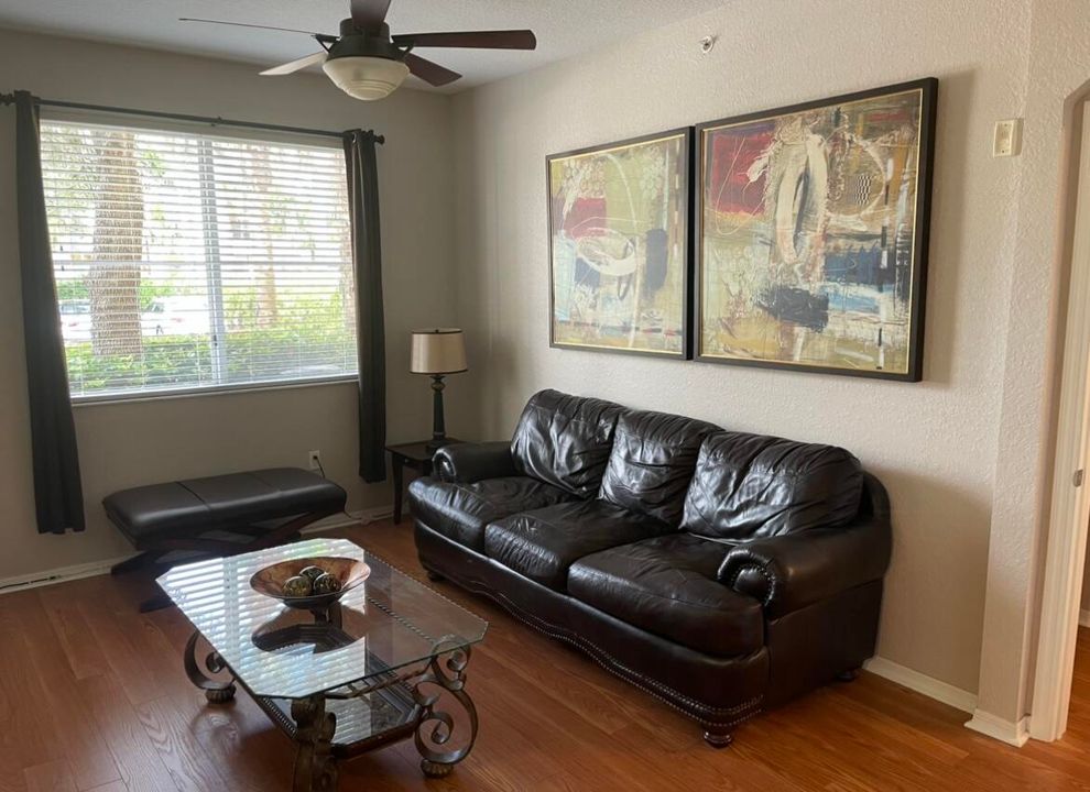 For Sale: $329,800 (1 beds, 1 baths, 815 Square Feet)