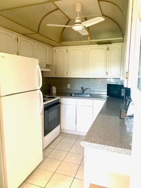 For Sale: $119,000 (2 beds, 1 baths, 798 Square Feet)