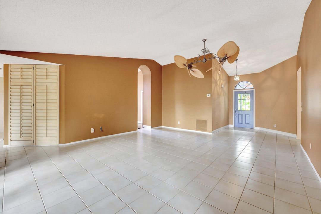 For Sale: $380,000 (3 beds, 2 baths, 1749 Square Feet)