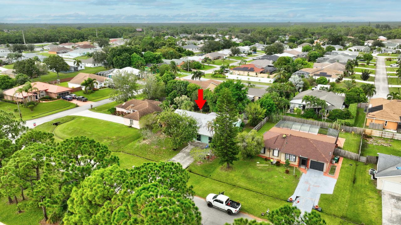 For Sale: $380,000 (3 beds, 2 baths, 1749 Square Feet)