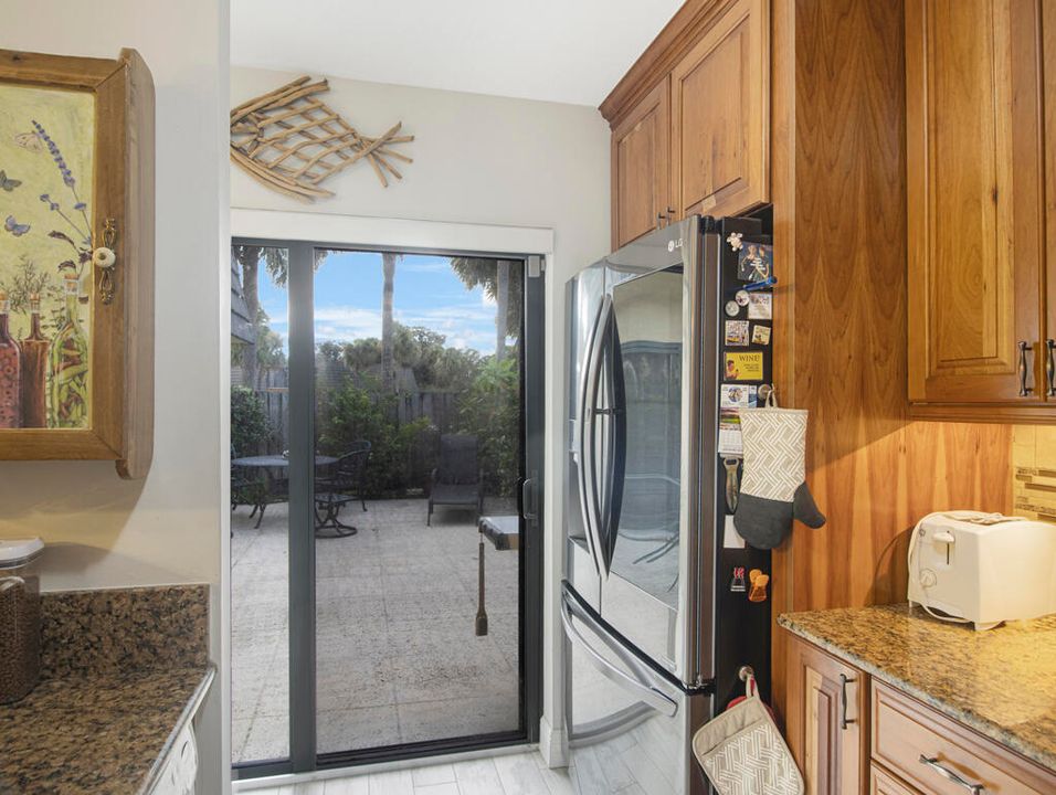 For Sale: $299,900 (2 beds, 2 baths, 1236 Square Feet)