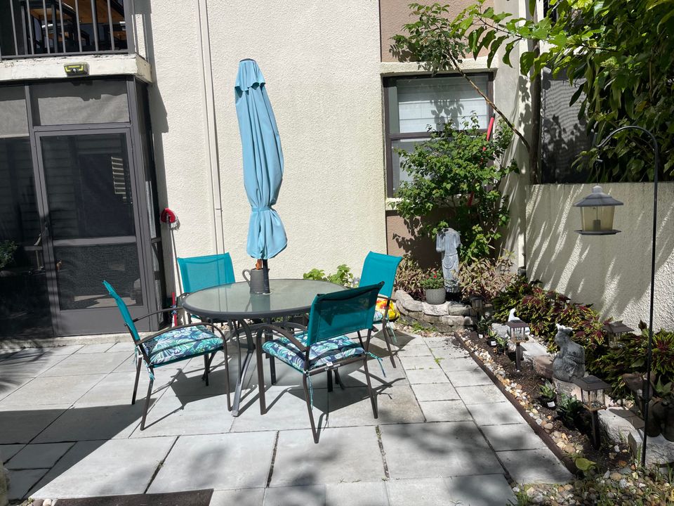 For Sale: $250,000 (2 beds, 2 baths, 1068 Square Feet)