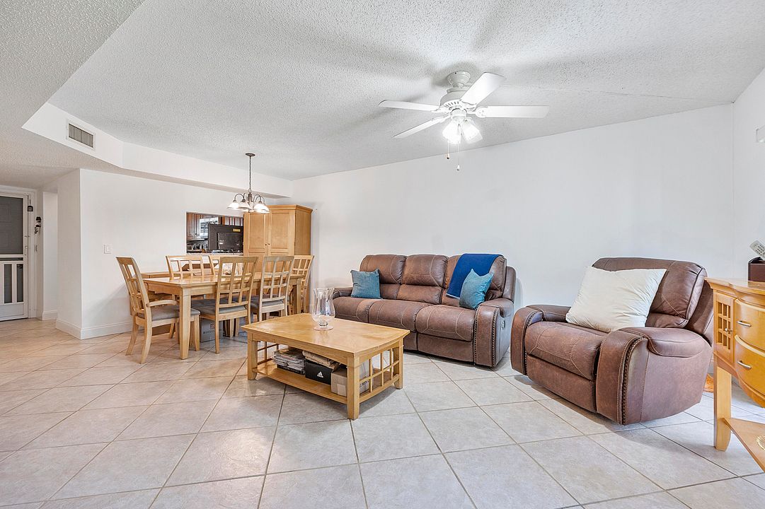 For Sale: $329,900 (2 beds, 2 baths, 1100 Square Feet)