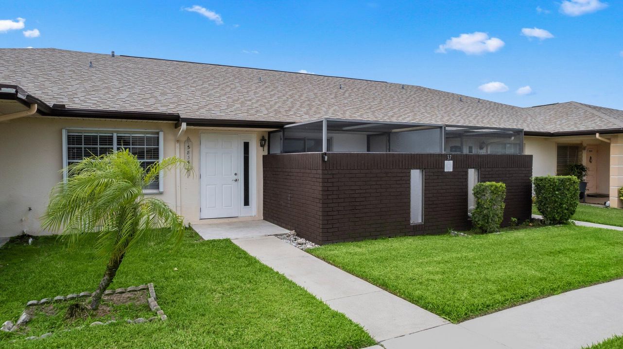 For Sale: $185,000 (2 beds, 2 baths, 1196 Square Feet)