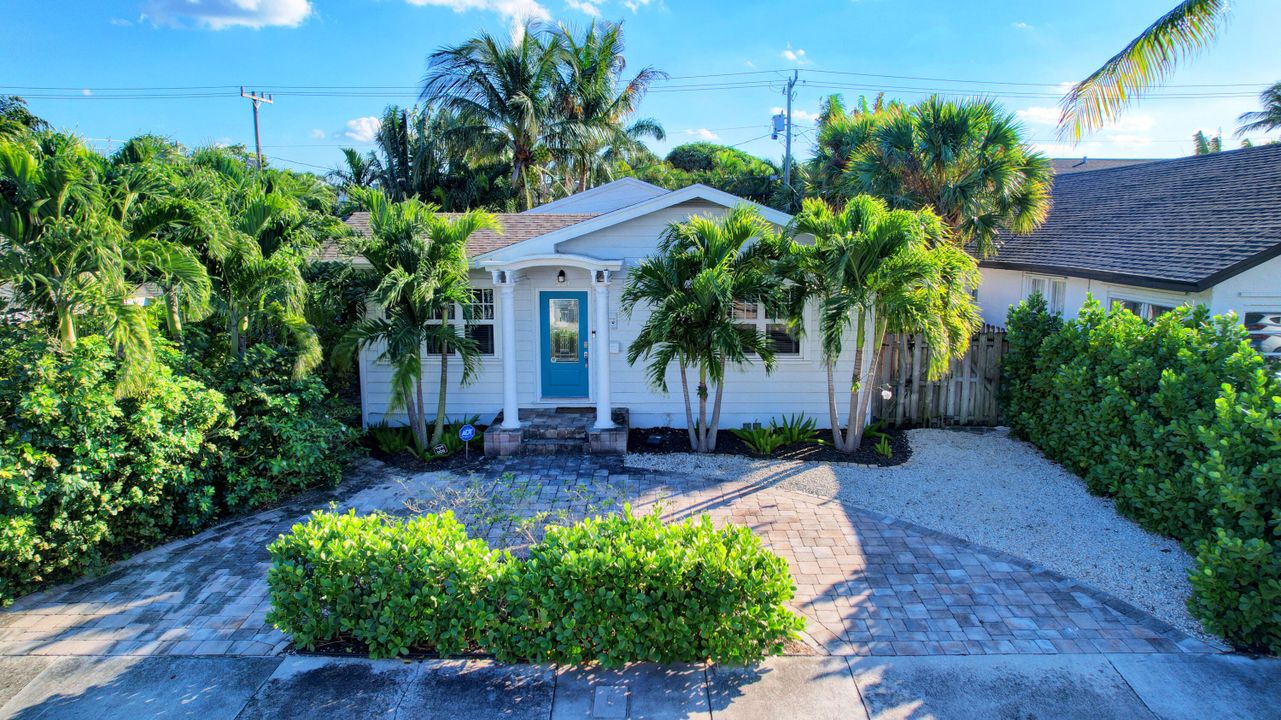 For Sale: $860,000 (3 beds, 2 baths, 1367 Square Feet)