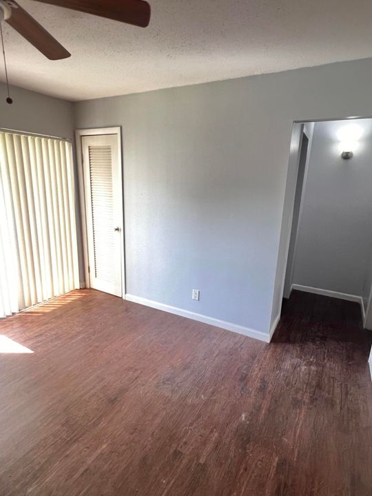 For Sale: $99,900 (1 beds, 1 baths, 738 Square Feet)