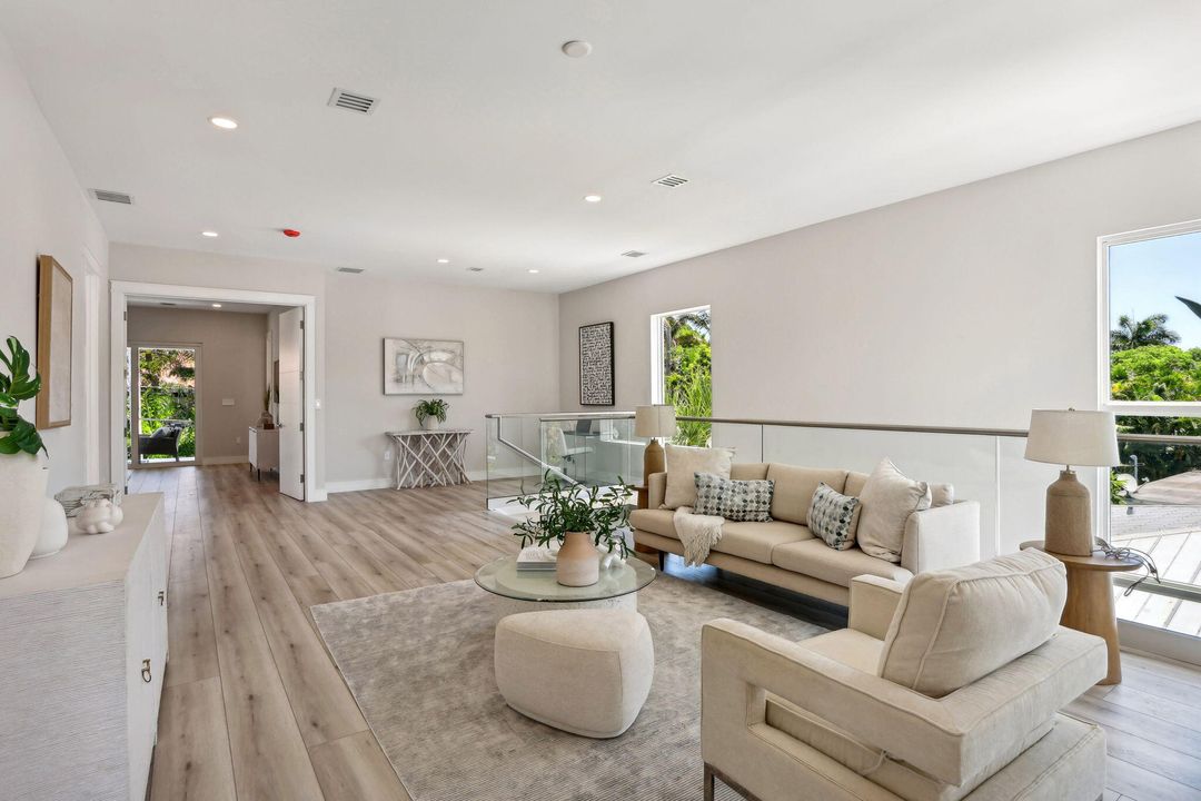 For Sale: $2,995,000 (3 beds, 4 baths, 3800 Square Feet)