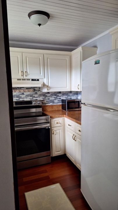 For Rent: $1,700 (1 beds, 1 baths, 672 Square Feet)