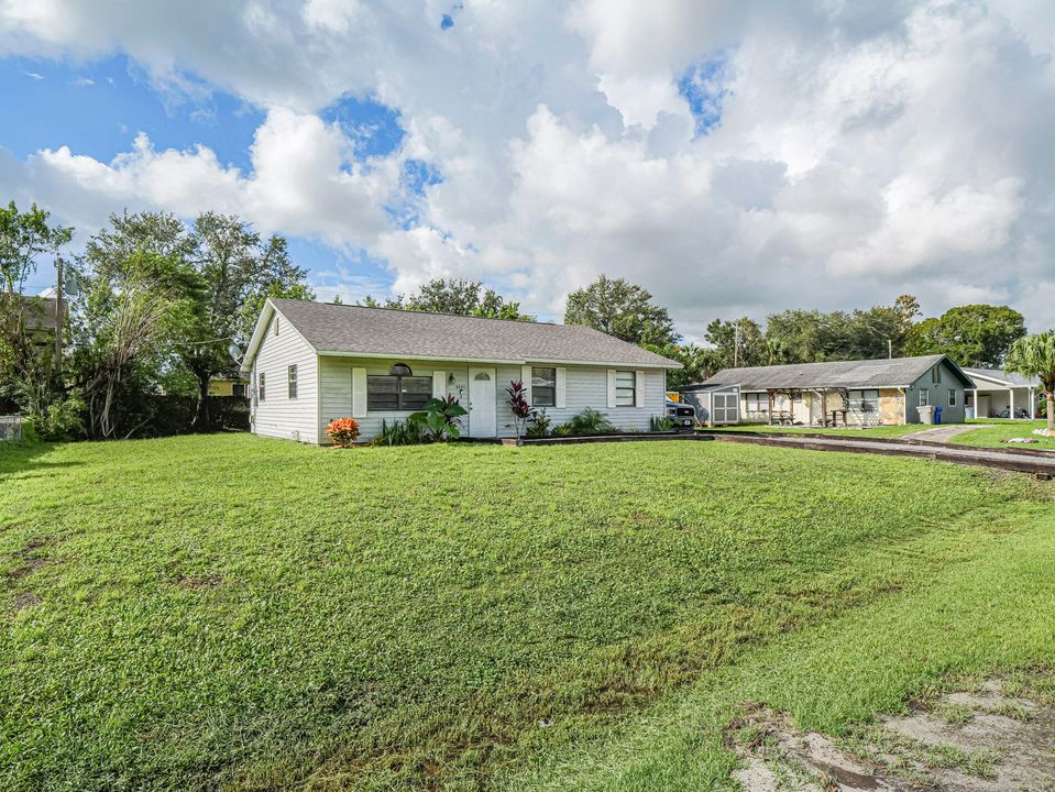 For Sale: $264,000 (3 beds, 2 baths, 1200 Square Feet)