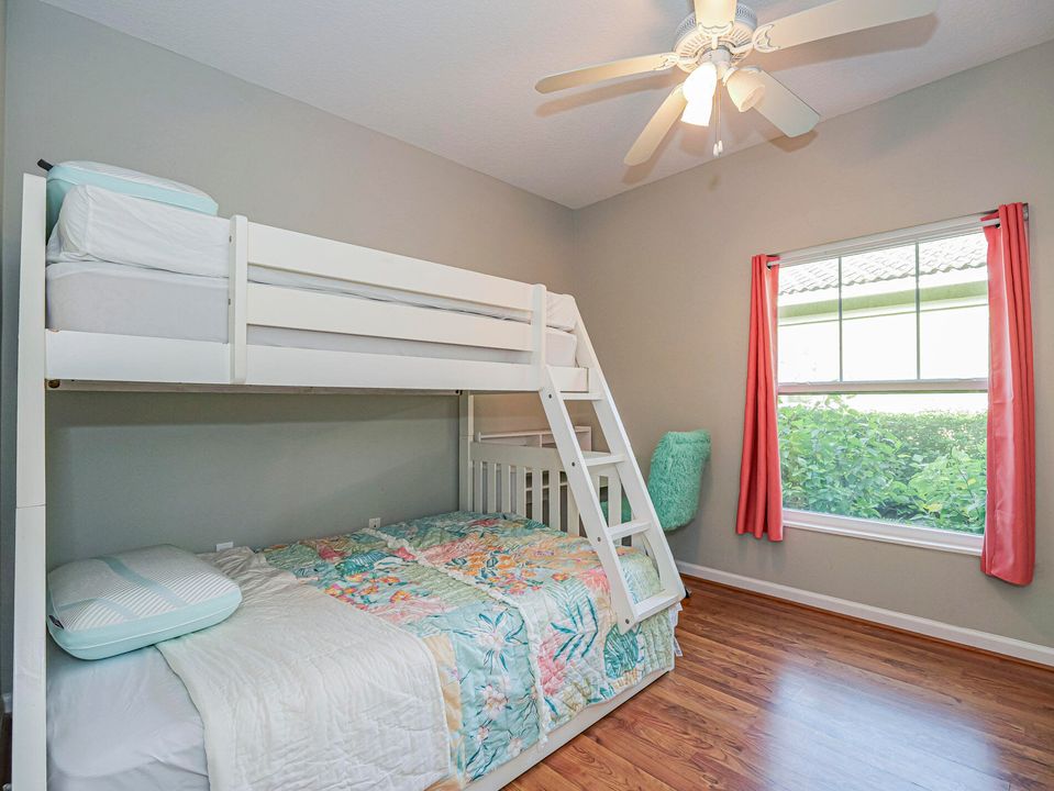 For Sale: $329,000 (3 beds, 2 baths, 1190 Square Feet)