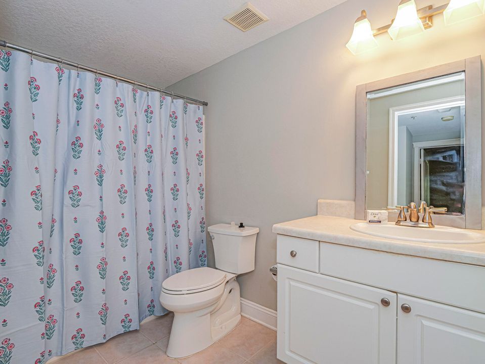 For Sale: $329,000 (3 beds, 2 baths, 1190 Square Feet)