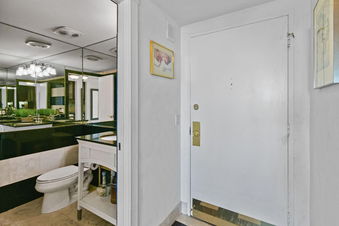 For Sale: $900,000 (1 beds, 1 baths, 1038 Square Feet)