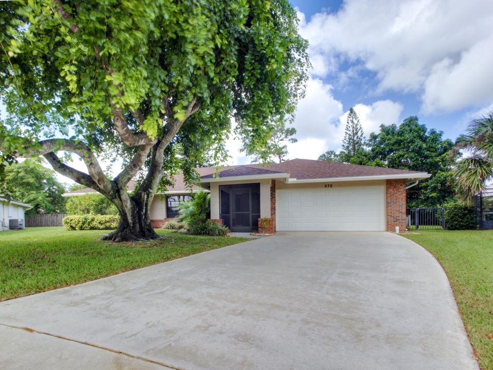 For Sale: $689,900 (4 beds, 2 baths, 2404 Square Feet)