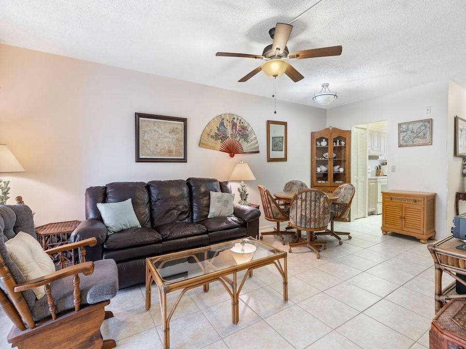 For Sale: $135,000 (2 beds, 2 baths, 928 Square Feet)