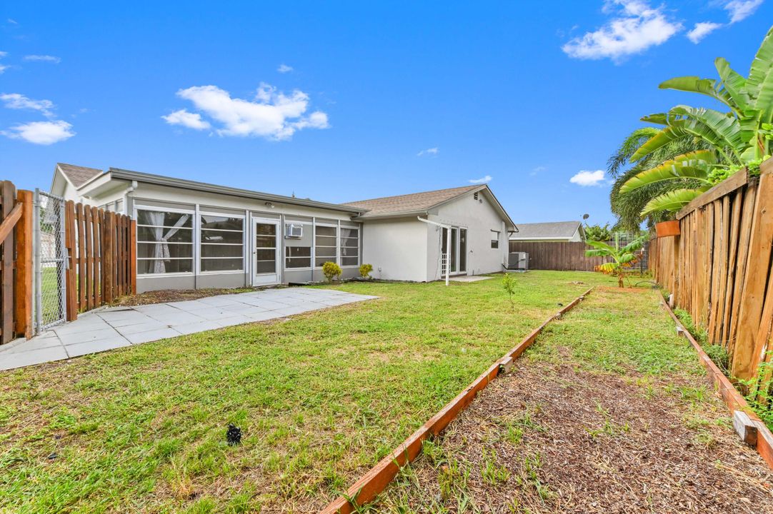 For Sale: $599,999 (3 beds, 2 baths, 2194 Square Feet)