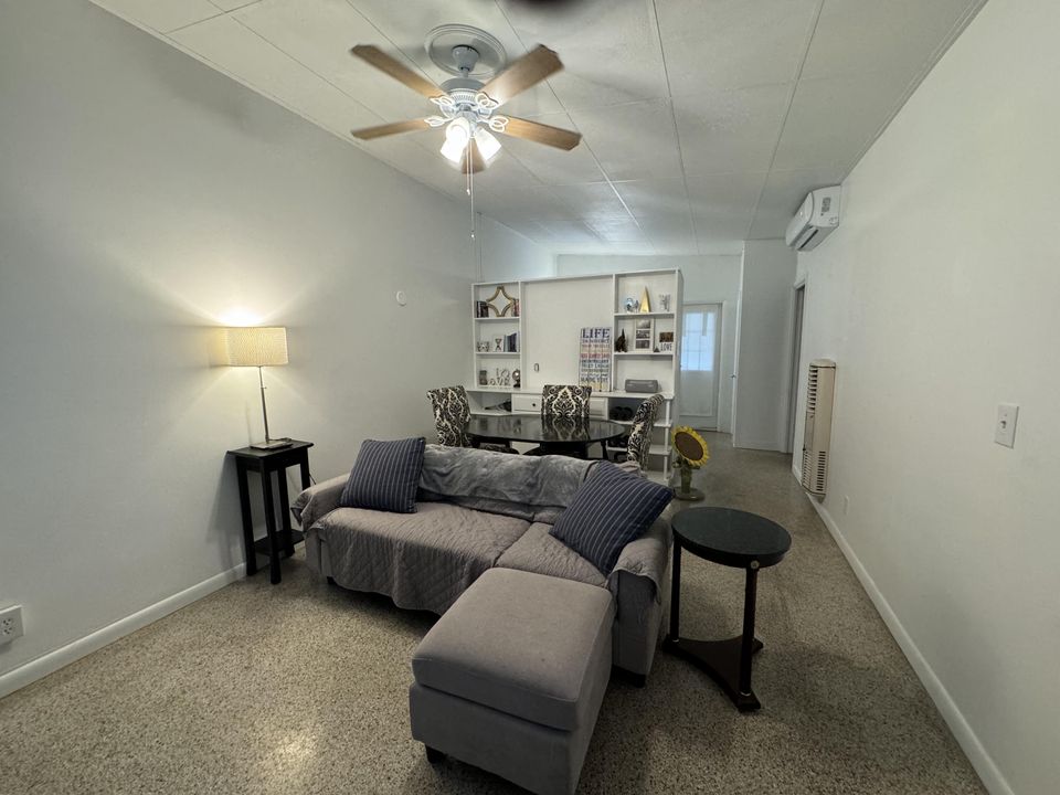 For Rent: $2,200 (1 beds, 1 baths, 658 Square Feet)