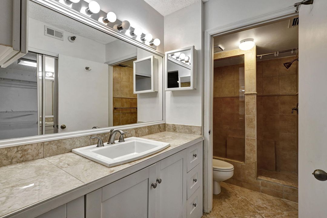 For Sale: $349,000 (2 beds, 2 baths, 1116 Square Feet)