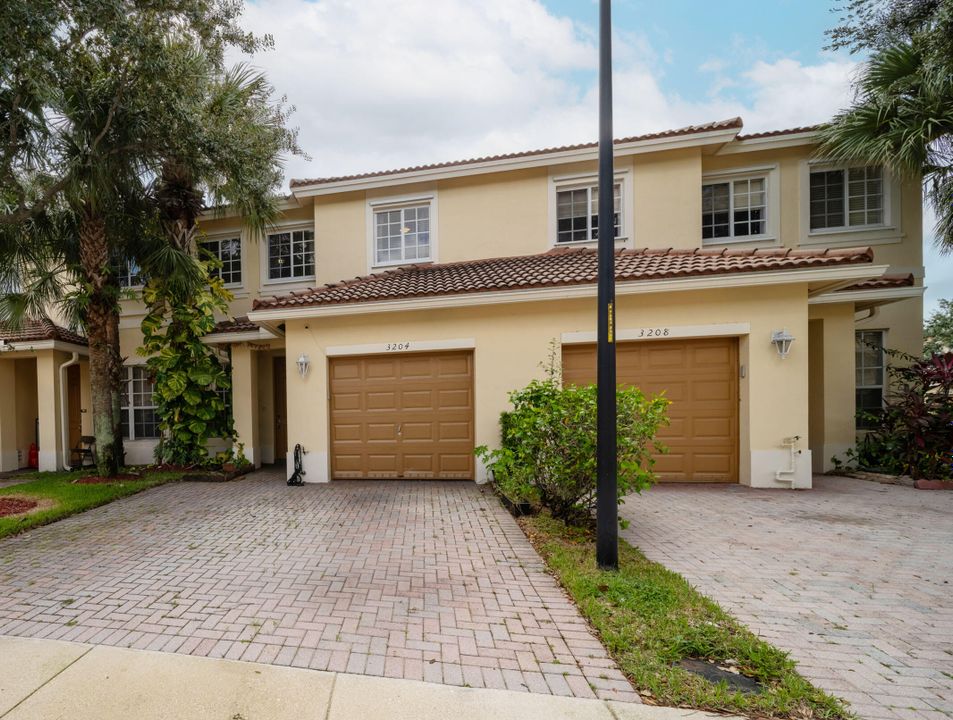 For Sale: $430,000 (3 beds, 3 baths, 1514 Square Feet)