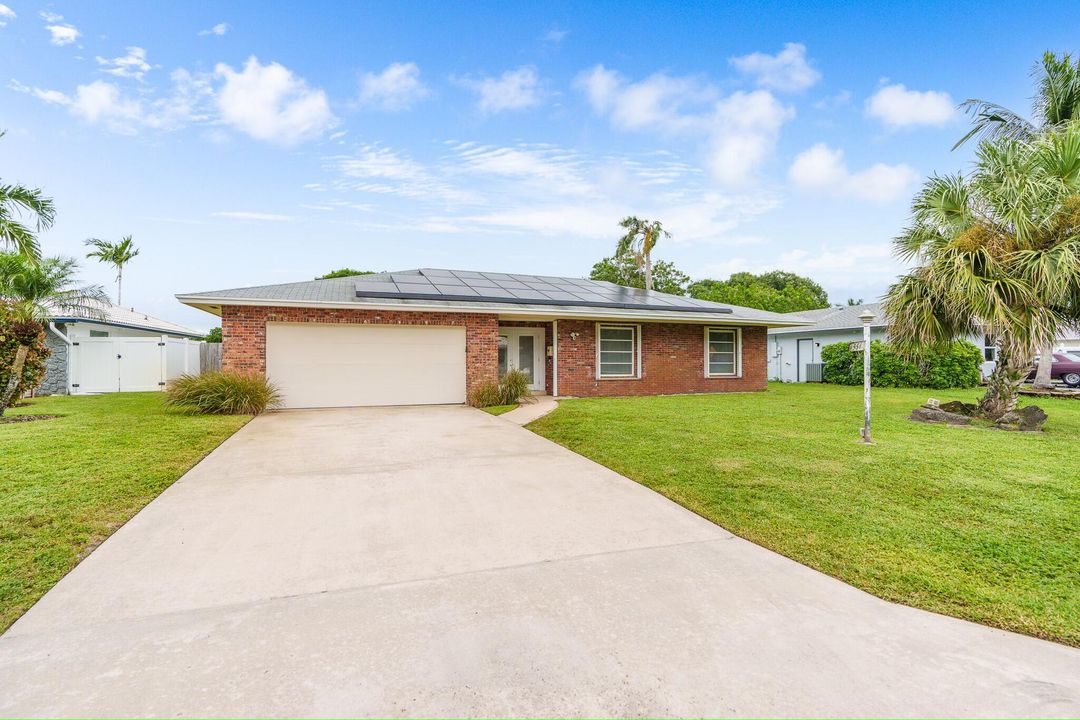 For Sale: $610,000 (3 beds, 2 baths, 1882 Square Feet)