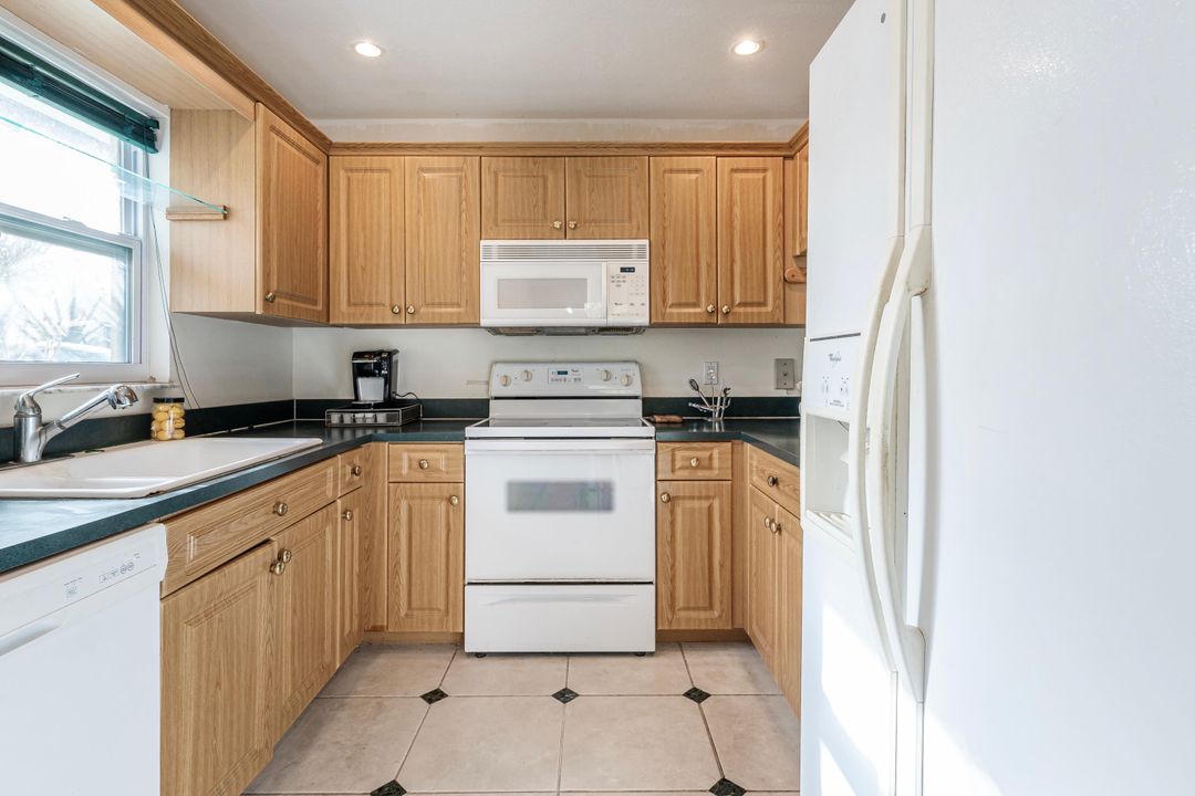 For Sale: $355,000 (2 beds, 2 baths, 1344 Square Feet)