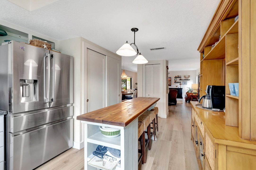 For Sale: $1,099,000 (3 beds, 2 baths, 1581 Square Feet)