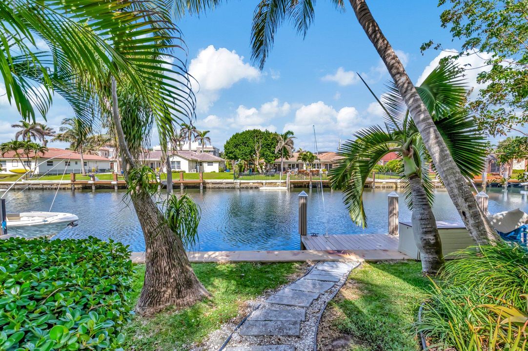 For Sale: $1,099,000 (3 beds, 2 baths, 1581 Square Feet)