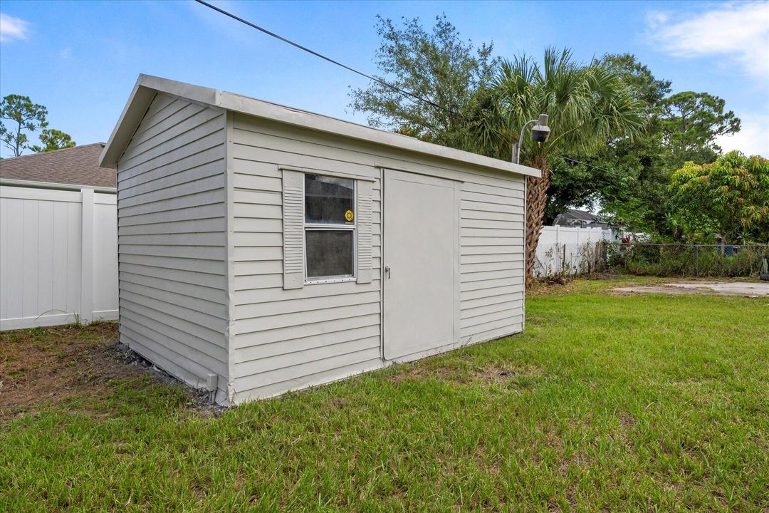 For Sale: $299,000 (2 beds, 2 baths, 1384 Square Feet)