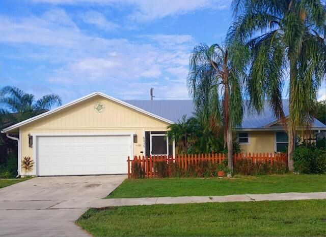 For Sale: $499,900 (3 beds, 2 baths, 1529 Square Feet)