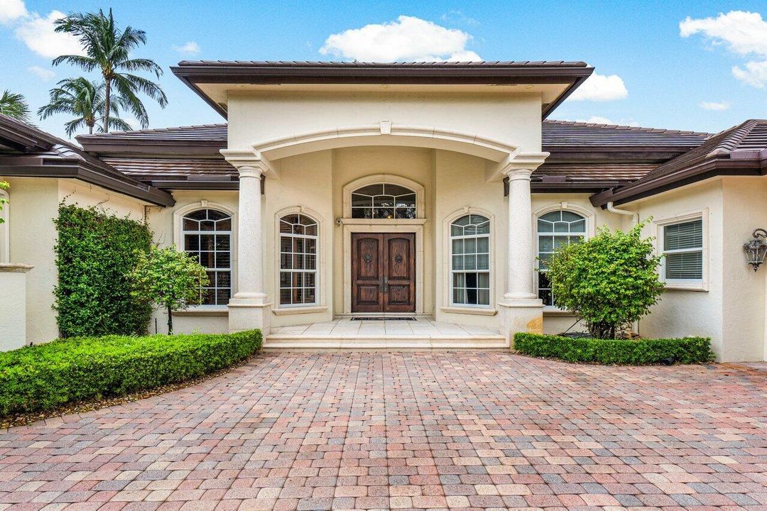 For Sale: $5,795,000 (6 beds, 6 baths, 6325 Square Feet)