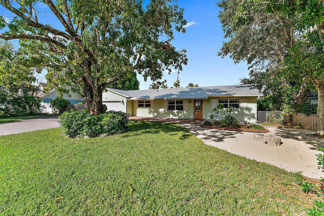 For Sale: $689,000 (3 beds, 2 baths, 1724 Square Feet)