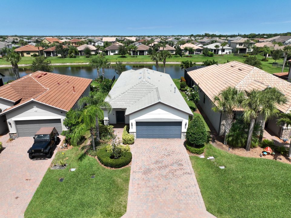 For Sale: $465,000 (3 beds, 2 baths, 1564 Square Feet)