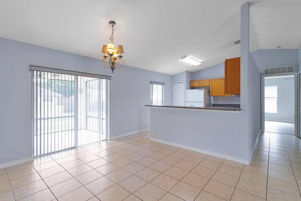 For Sale: $294,500 (3 beds, 2 baths, 1248 Square Feet)