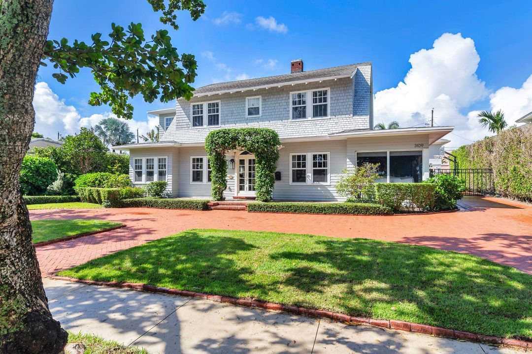 For Sale: $5,995,000 (5 beds, 3 baths, 3325 Square Feet)