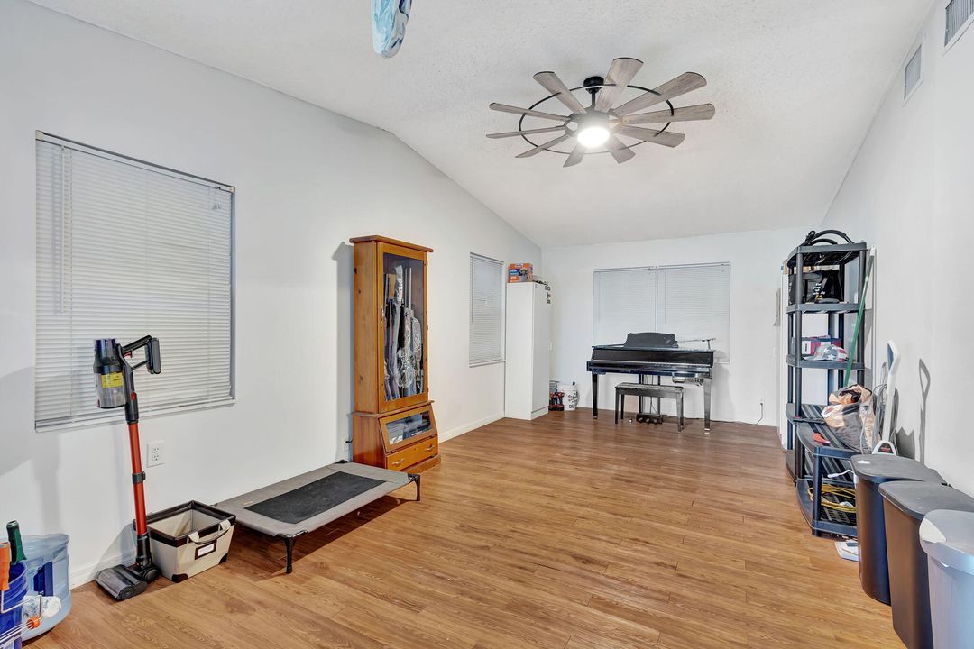 For Sale: $500,000 (3 beds, 2 baths, 1440 Square Feet)