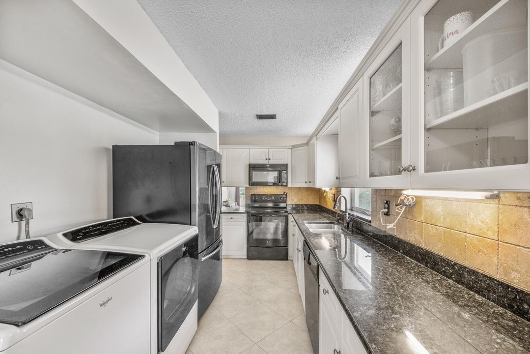 For Sale: $259,000 (2 beds, 2 baths, 1381 Square Feet)