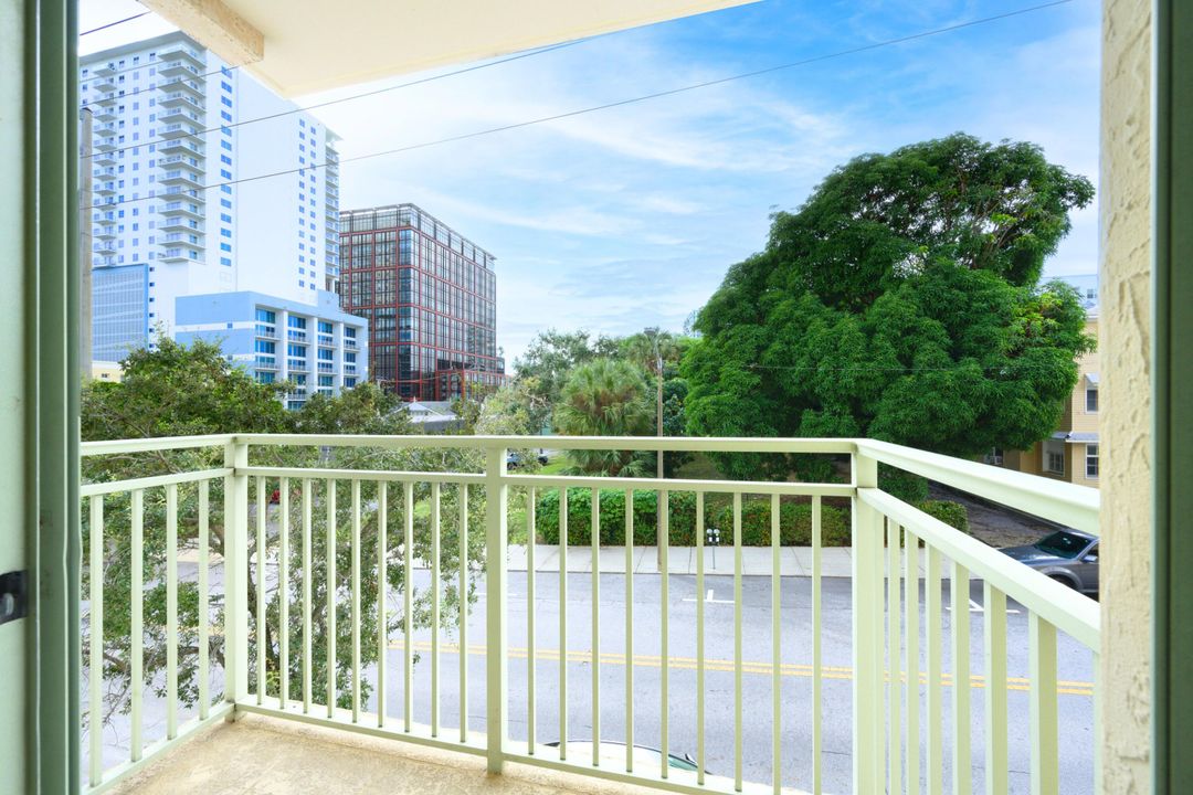 For Sale: $475,000 (2 beds, 2 baths, 1130 Square Feet)