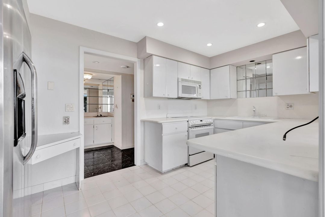 For Sale: $850,000 (2 beds, 2 baths, 1950 Square Feet)