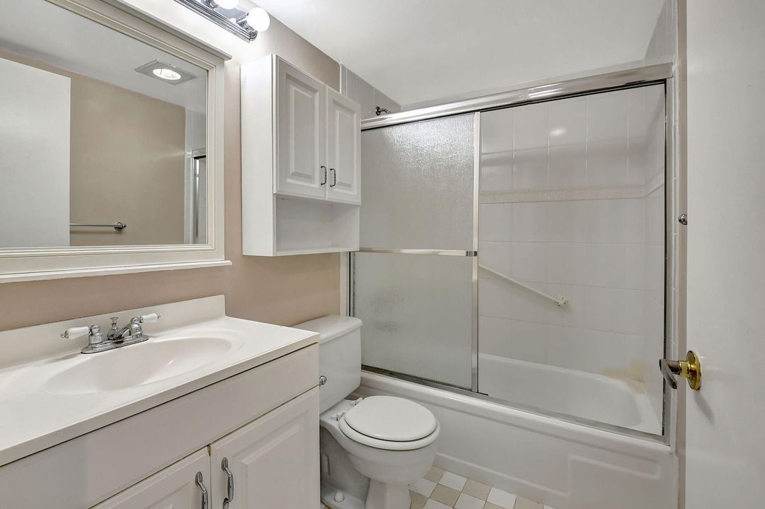 For Sale: $198,000 (2 beds, 1 baths, 861 Square Feet)