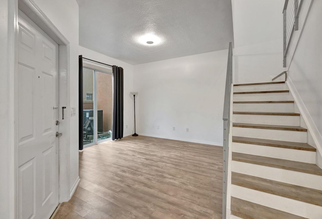 Active With Contract: $410,000 (3 beds, 2 baths, 1391 Square Feet)