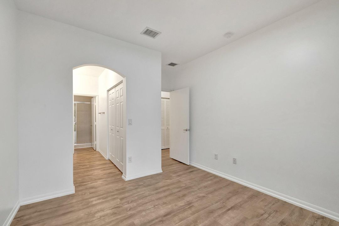 Active With Contract: $410,000 (3 beds, 2 baths, 1391 Square Feet)