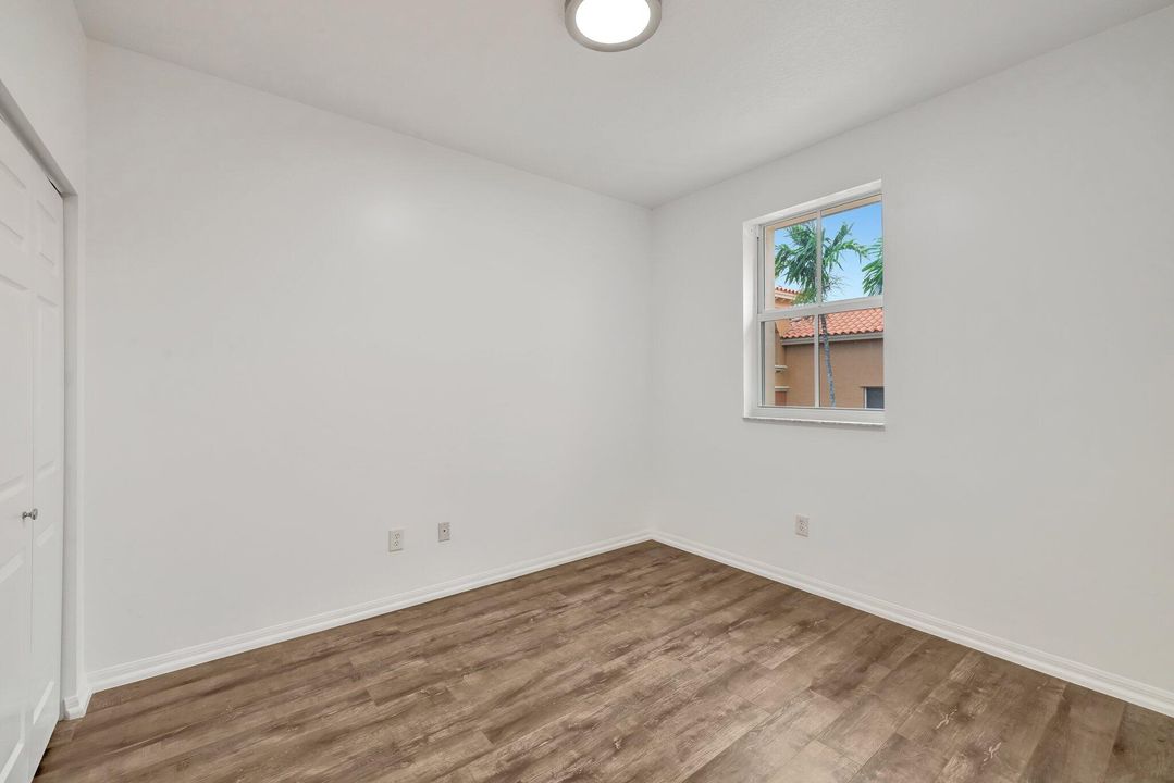 Active With Contract: $410,000 (3 beds, 2 baths, 1391 Square Feet)