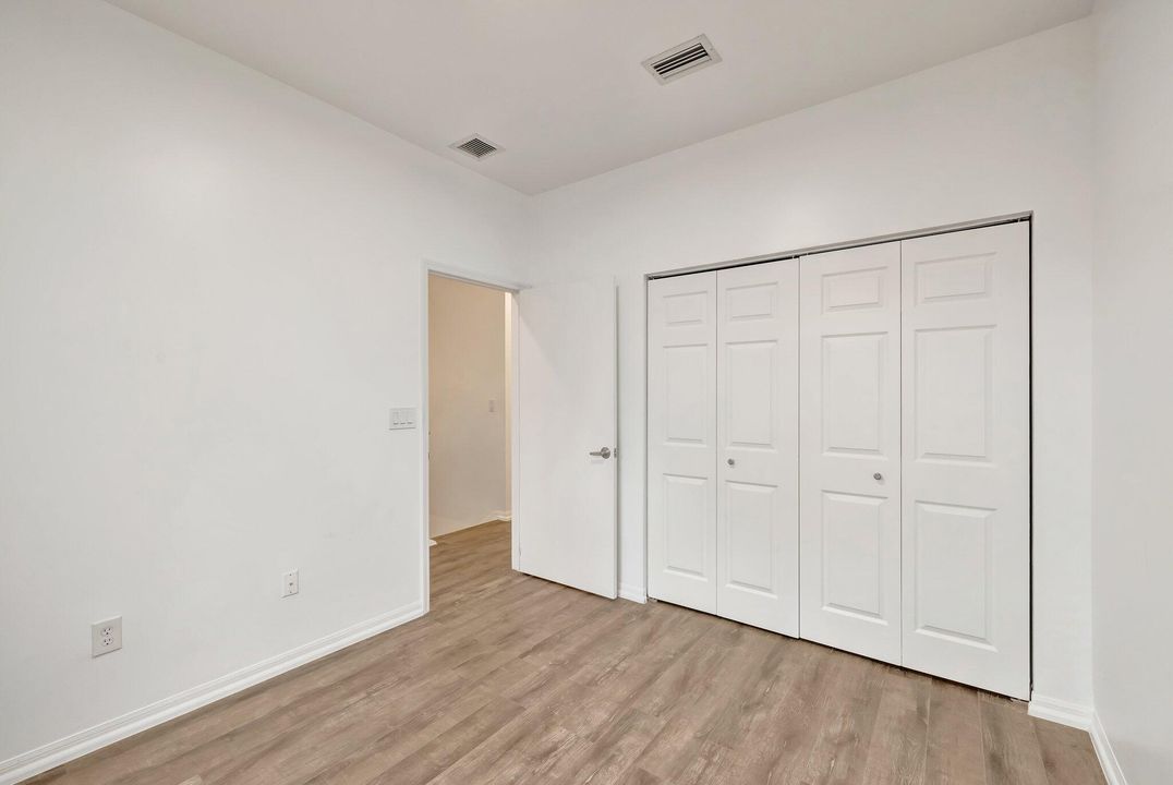 Active With Contract: $410,000 (3 beds, 2 baths, 1391 Square Feet)