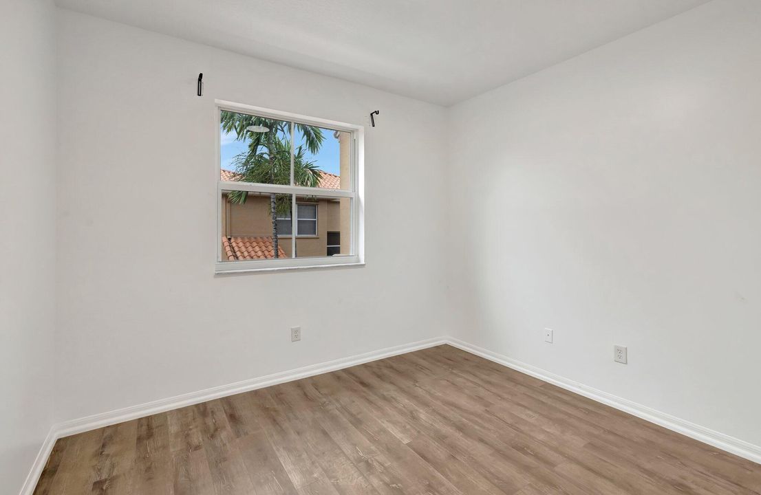 Active With Contract: $410,000 (3 beds, 2 baths, 1391 Square Feet)